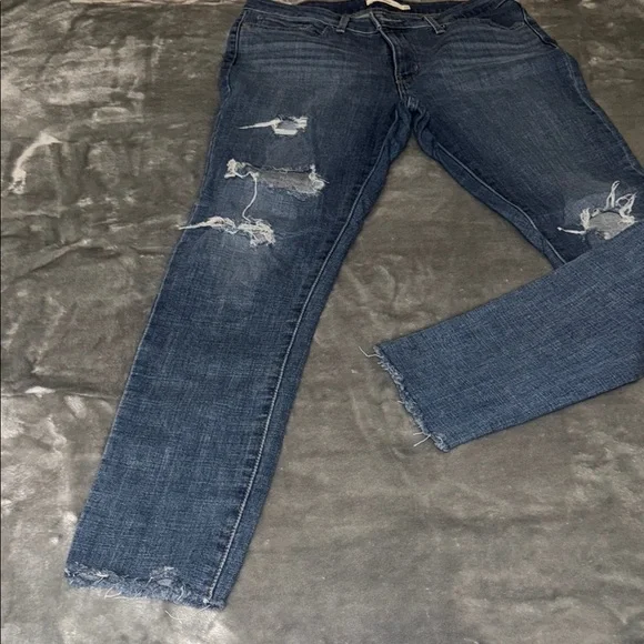 EUC Levi's Size 29 Distressed Skinny Jeans - Picture 5 of 6